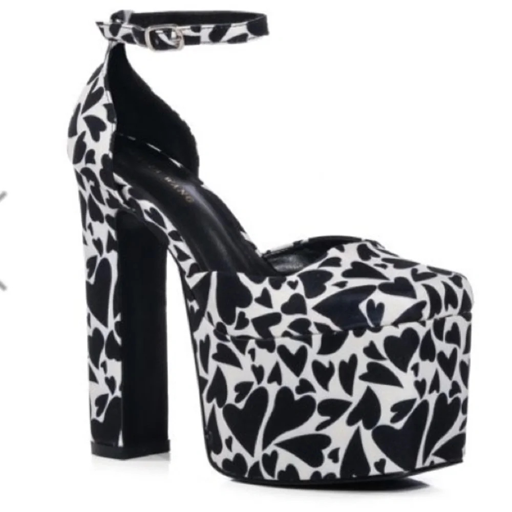 Valentines PLATFORM heels canvas. Little hearts. Sandals ankle straps.